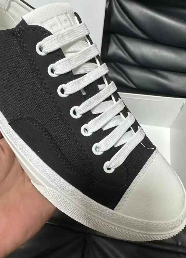 hype Givenchy Sneakers