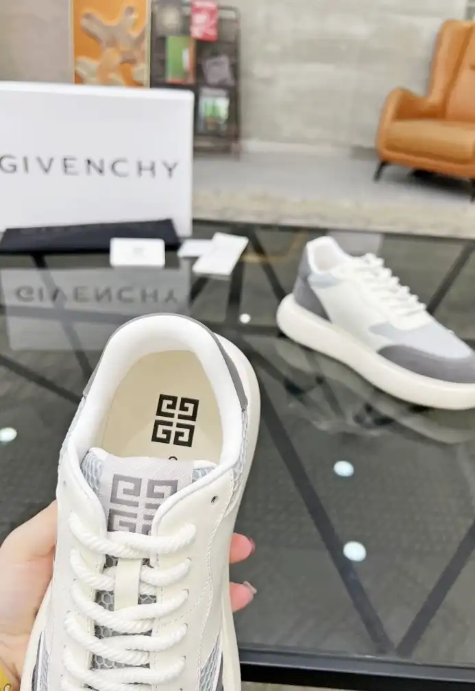 hype Givenchy Sneakers