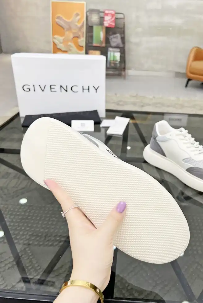 hype Givenchy Sneakers