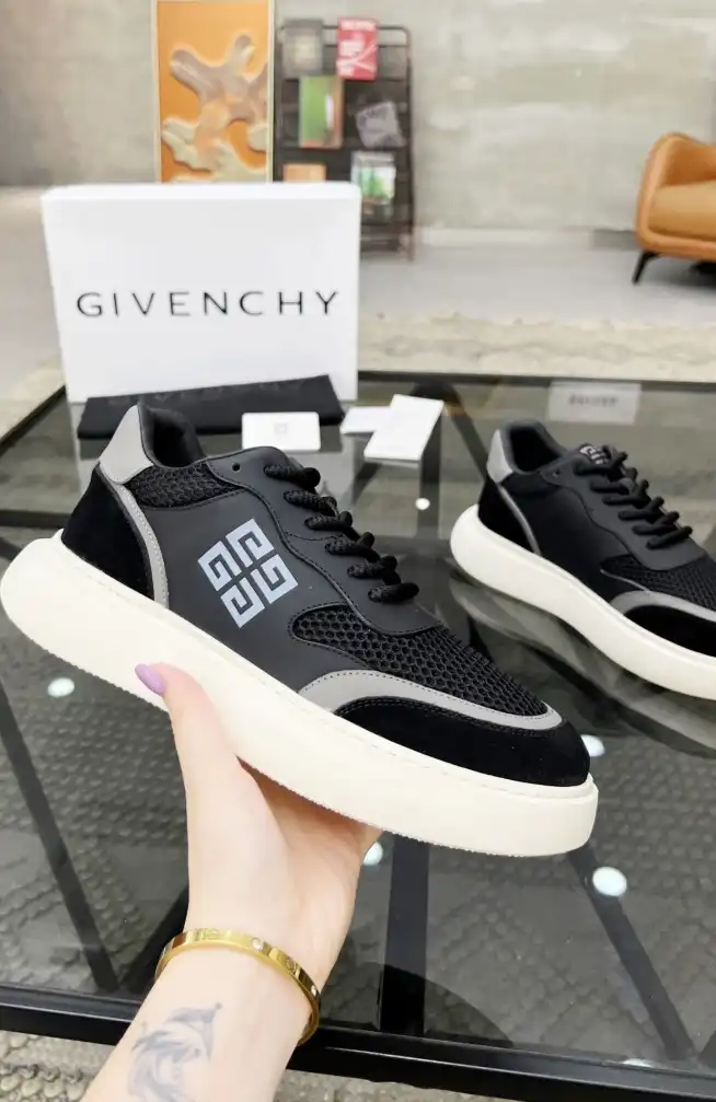 hype Givenchy Sneakers