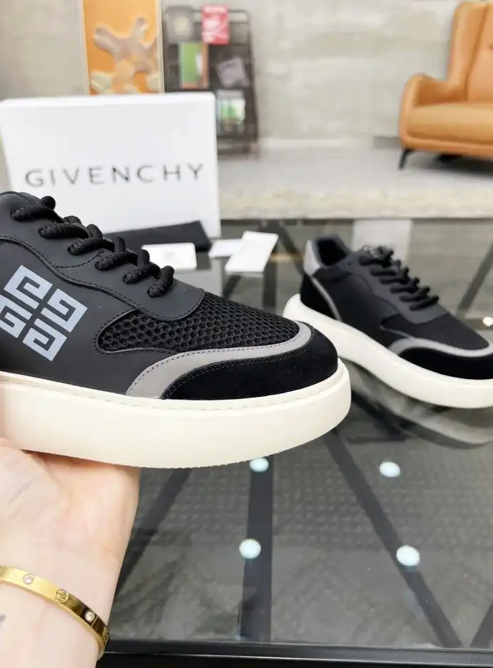 hype Givenchy Sneakers