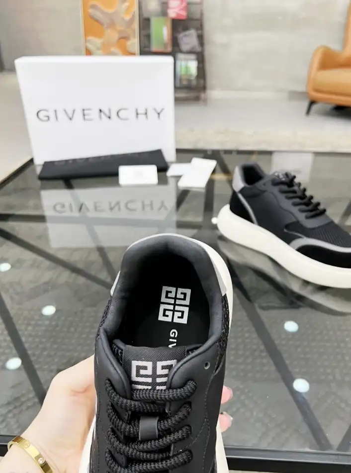 hype Givenchy Sneakers