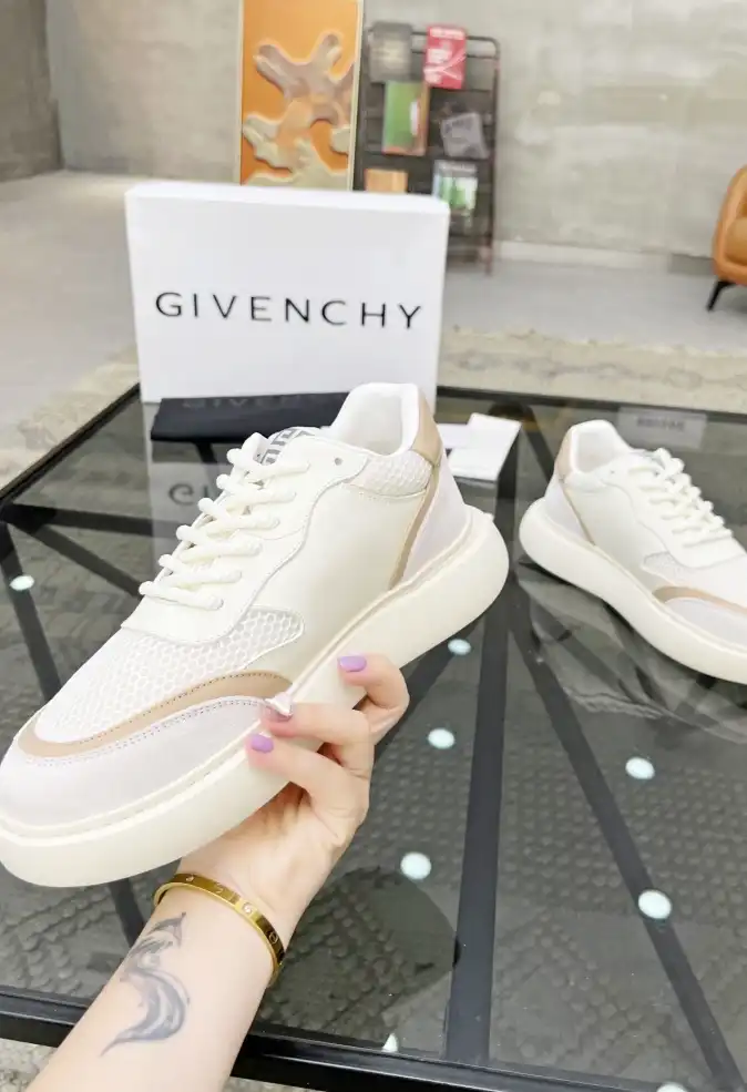 hype Givenchy Sneakers