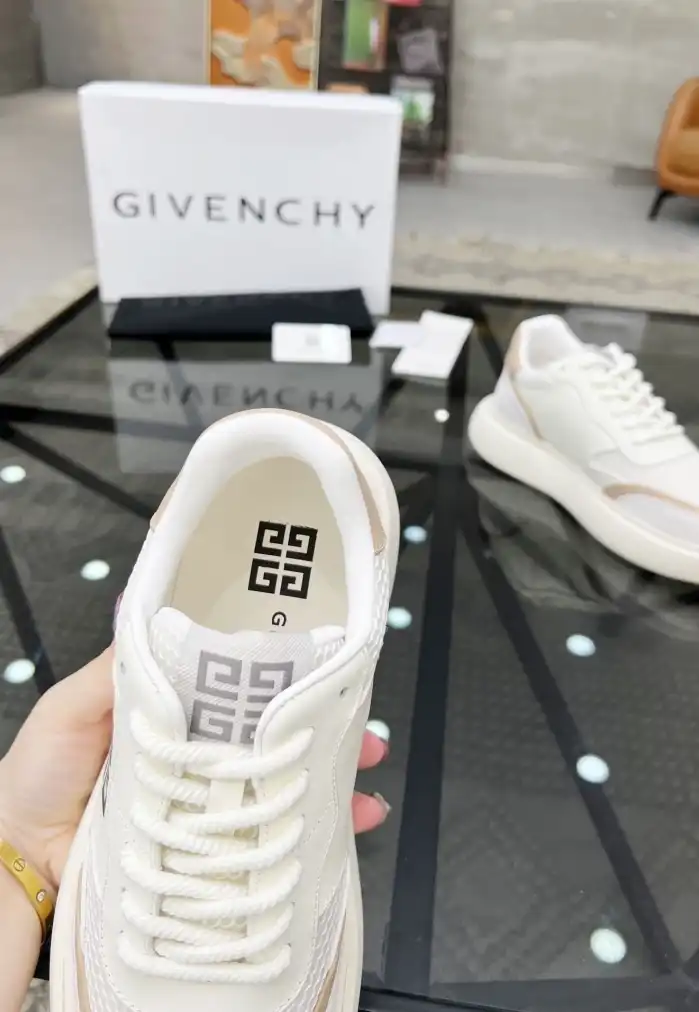 hype Givenchy Sneakers