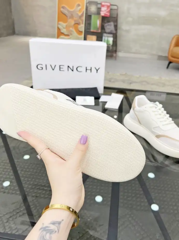 hype Givenchy Sneakers