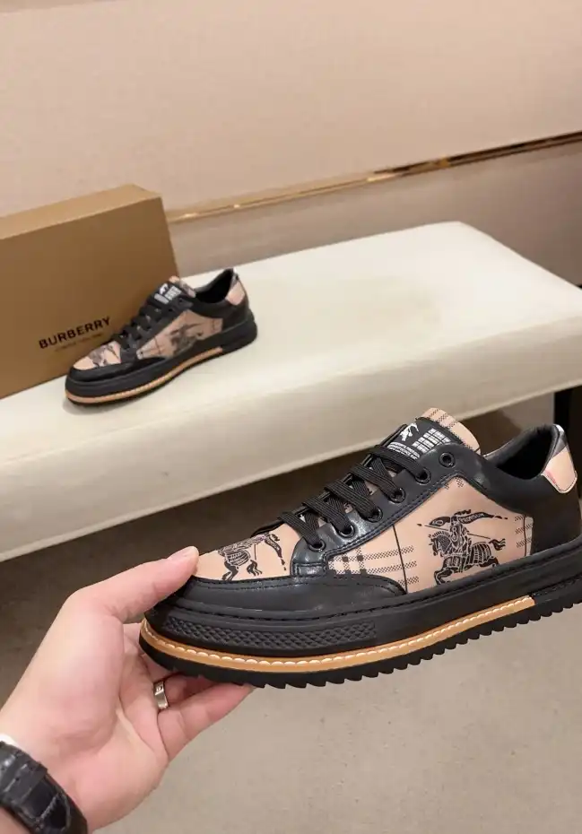 hype Burberry Sneakers