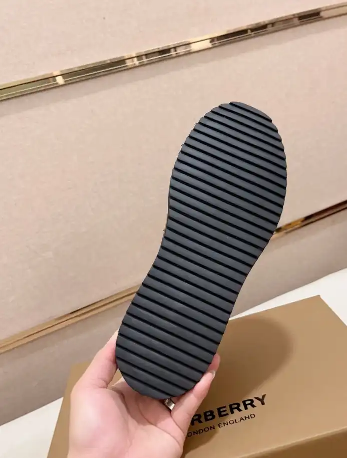 hype Burberry Sneakers