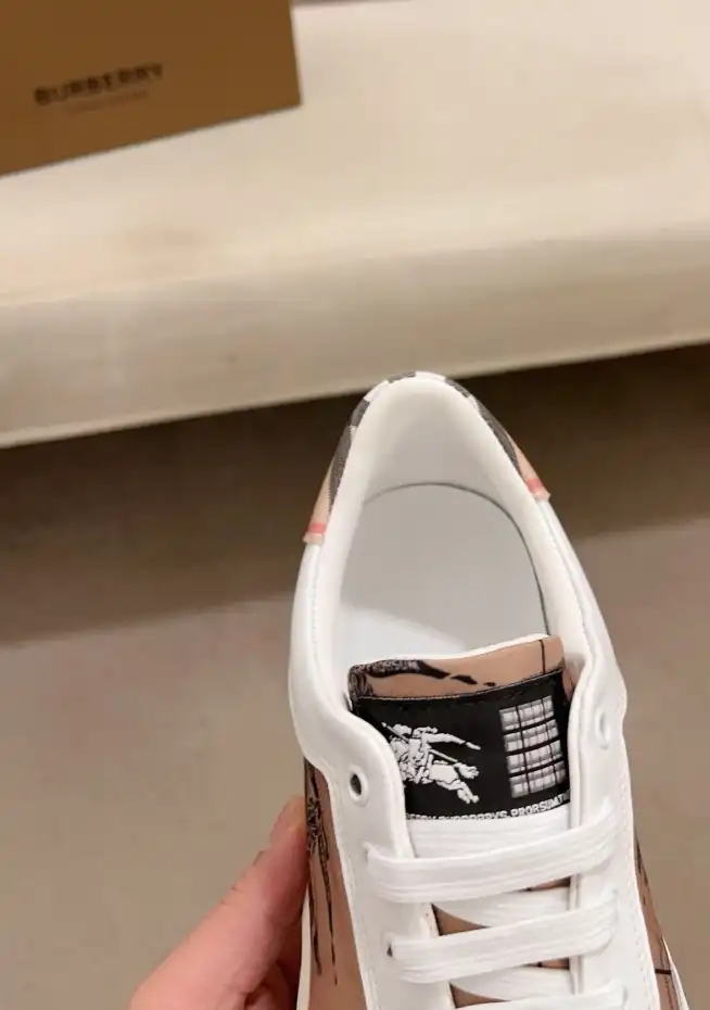 hype Burberry Sneakers