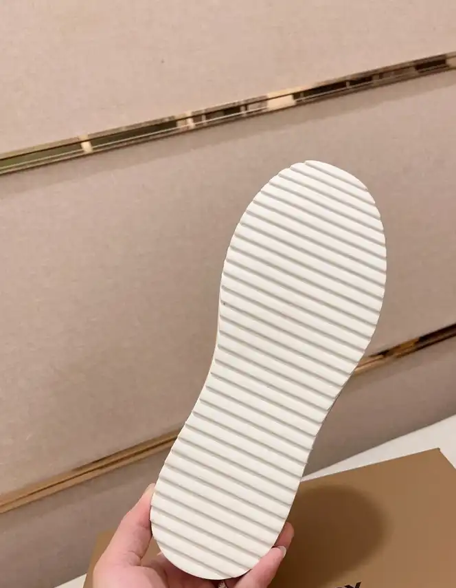 hype Burberry Sneakers