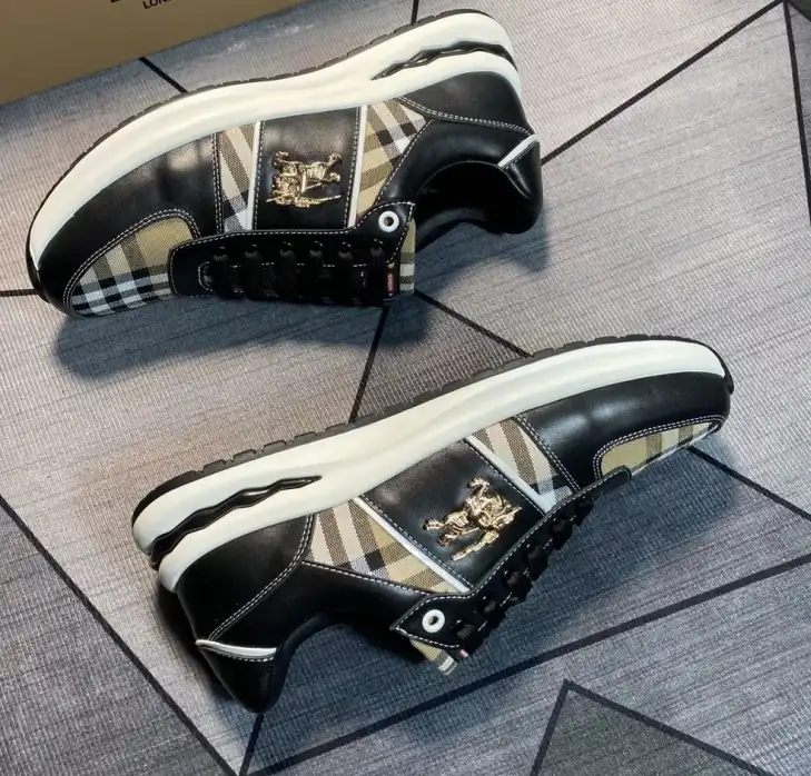 hype Burberry Sneakers