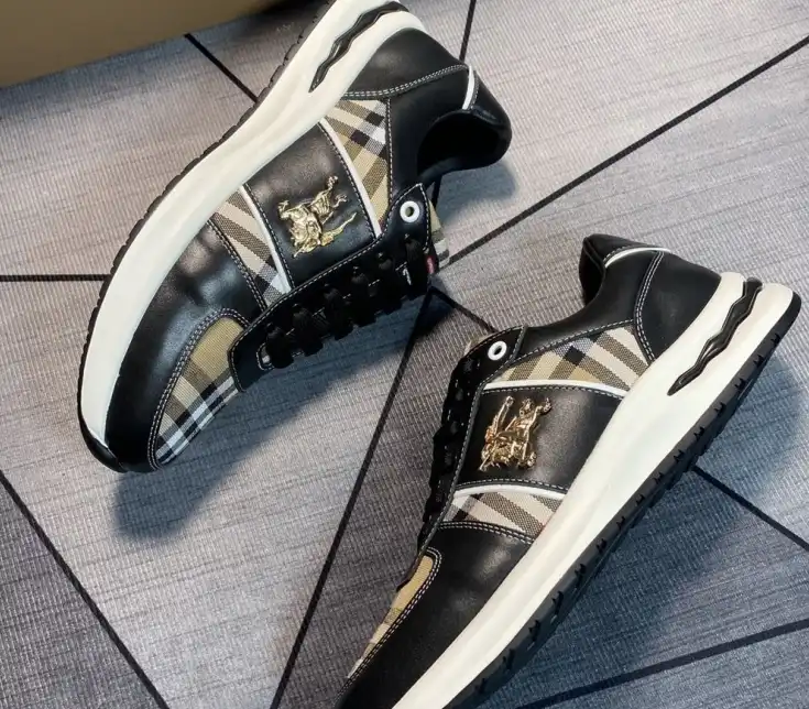 hype Burberry Sneakers