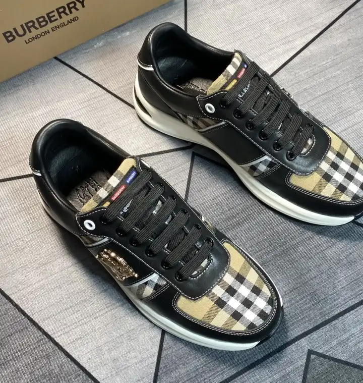 hype Burberry Sneakers