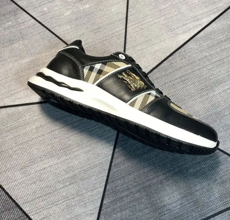 hype Burberry Sneakers