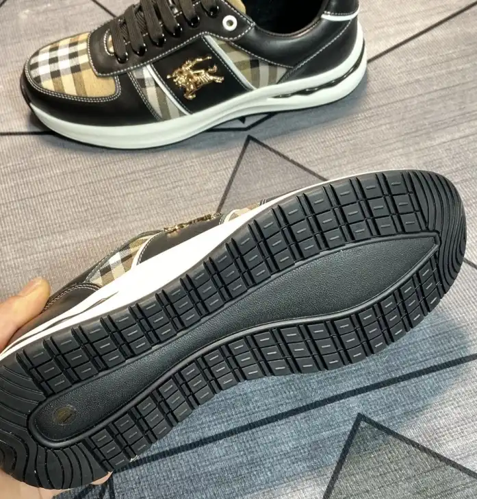 hype Burberry Sneakers