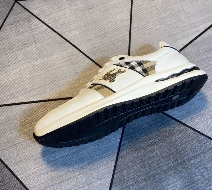 hype Burberry Sneakers