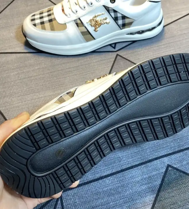 hype Burberry Sneakers