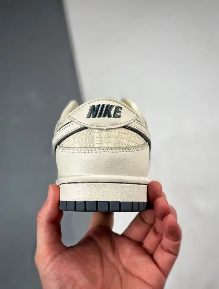 hype Nike Sneakers