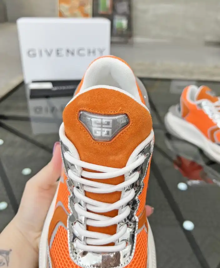 hype Givenchy Sneakers