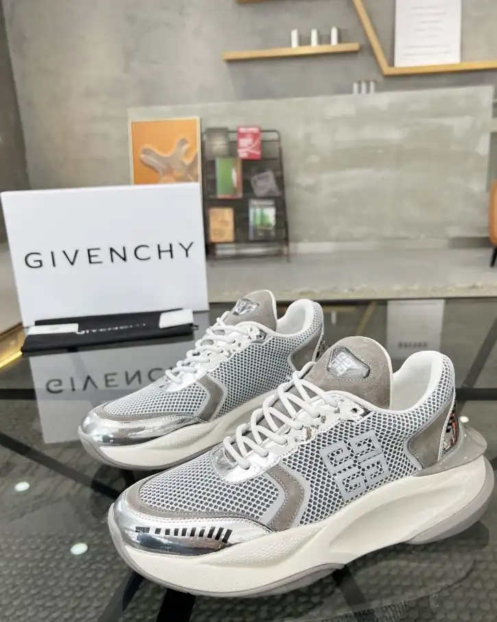 hype Givenchy Sneakers