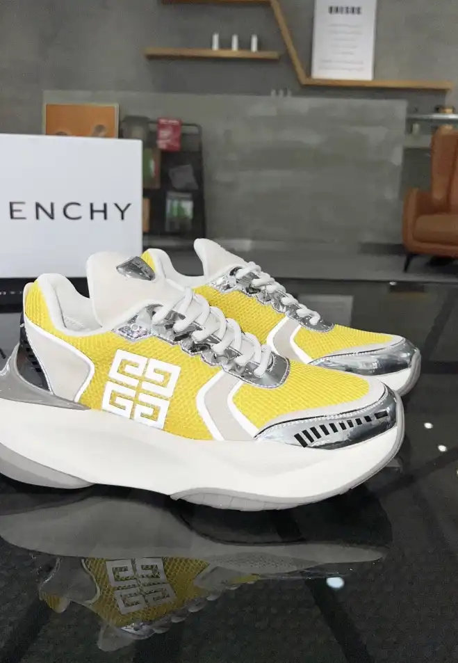 hype Givenchy Sneakers