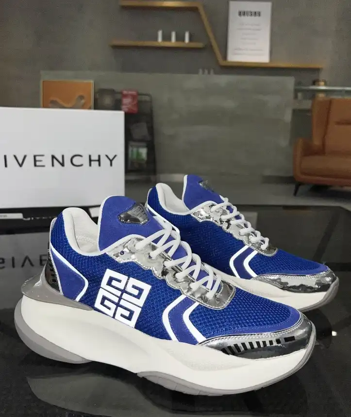 hype Givenchy Sneakers