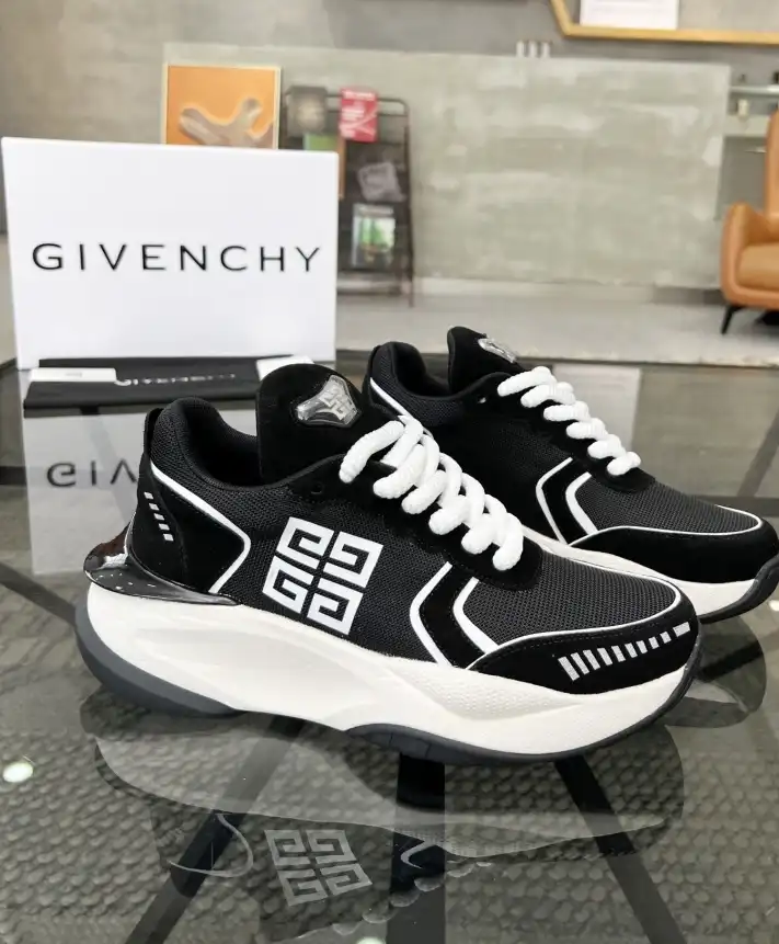 hype Givenchy Sneakers