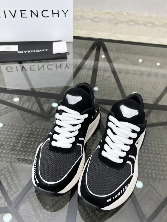 hype Givenchy Sneakers