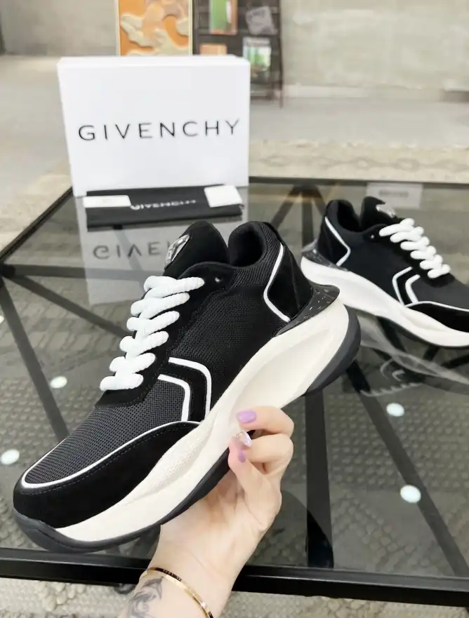 hype Givenchy Sneakers