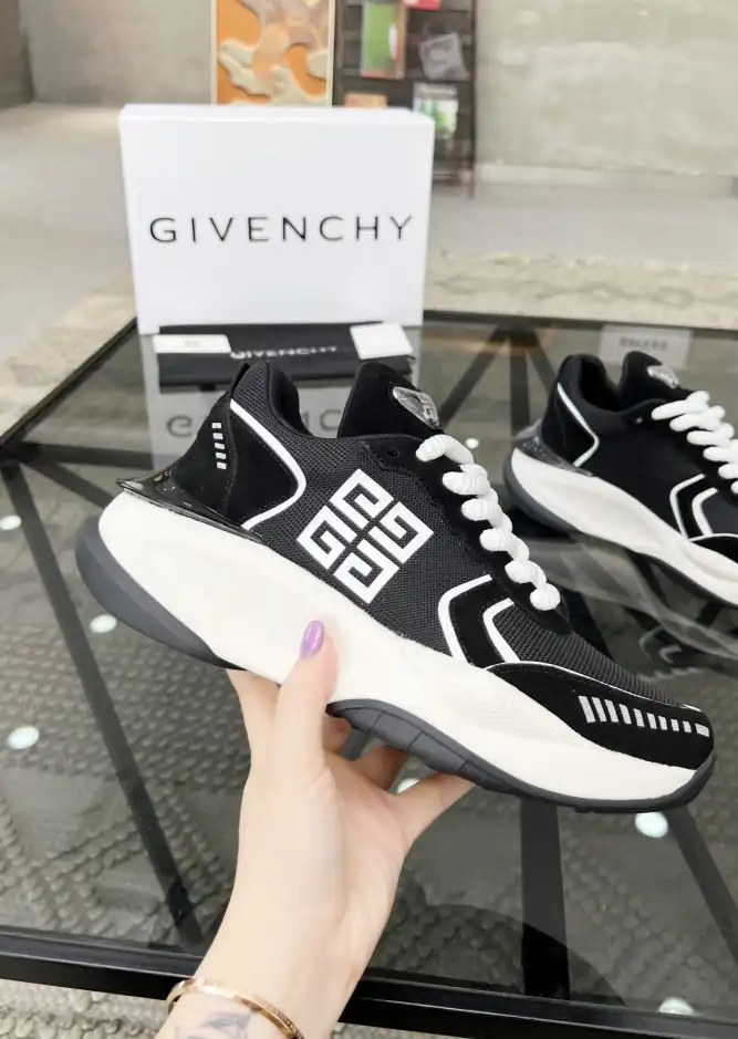 hype Givenchy Sneakers