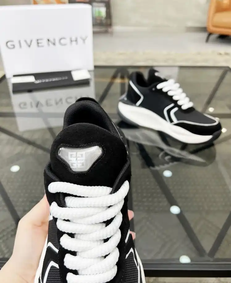 hype Givenchy Sneakers