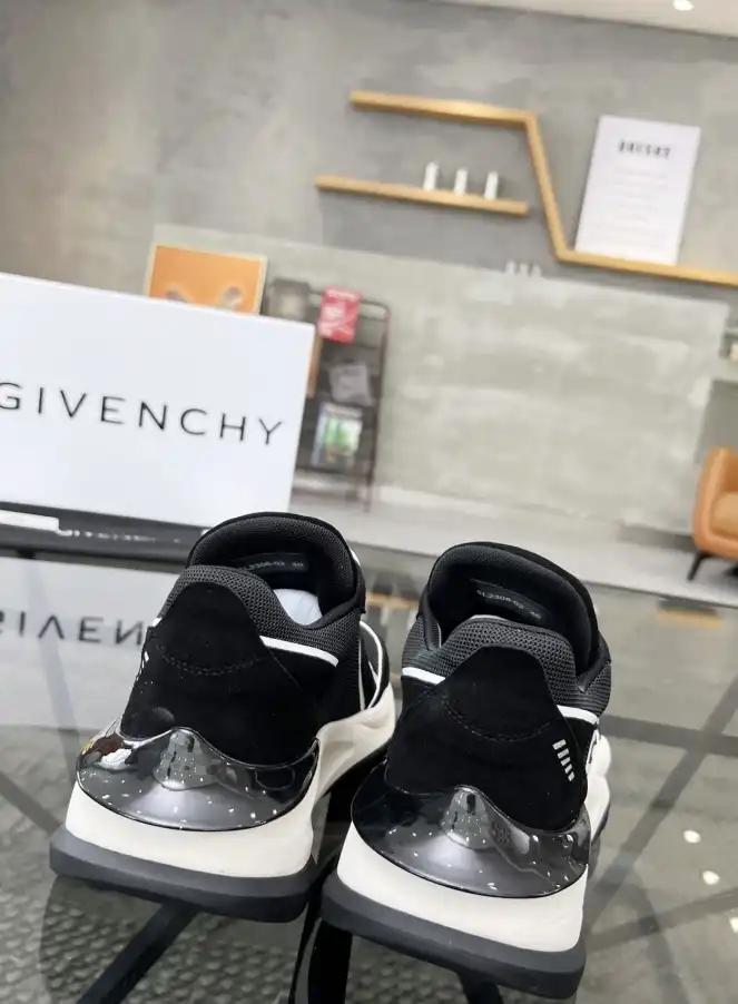 hype Givenchy Sneakers