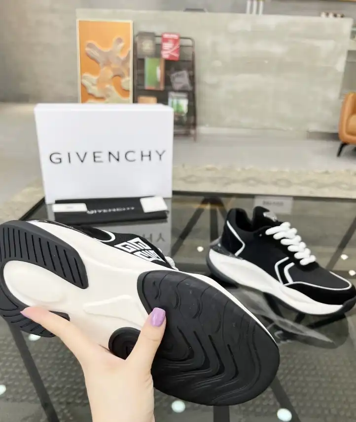 hype Givenchy Sneakers