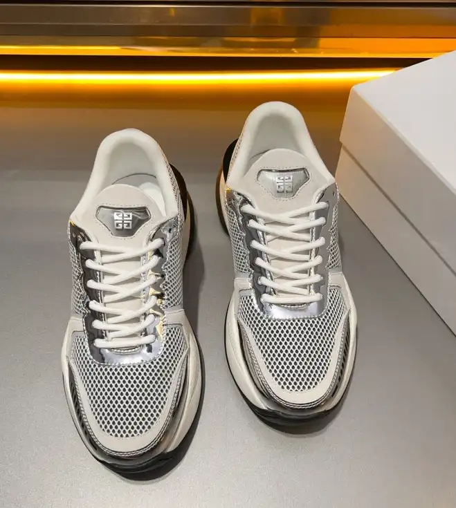 hype Givenchy Sneakers