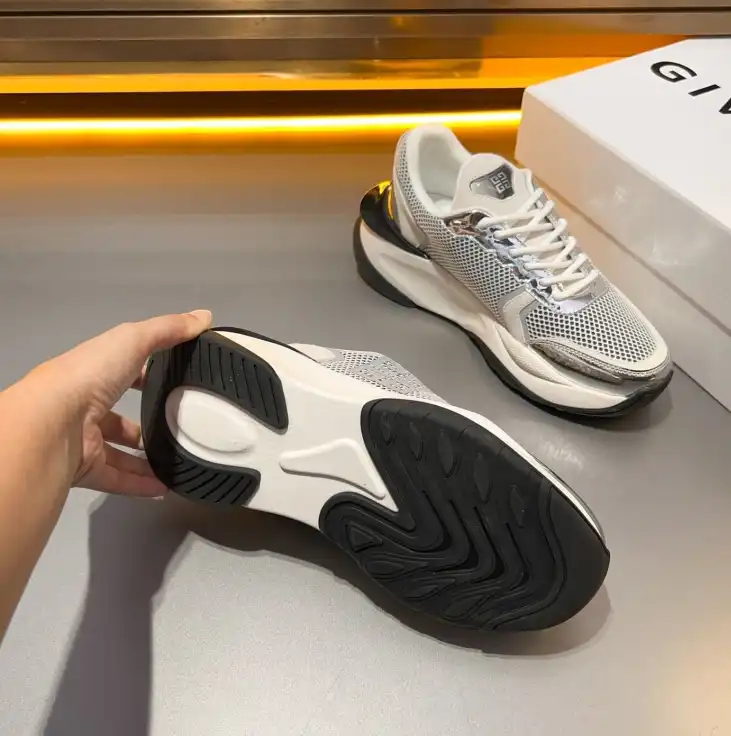 hype Givenchy Sneakers