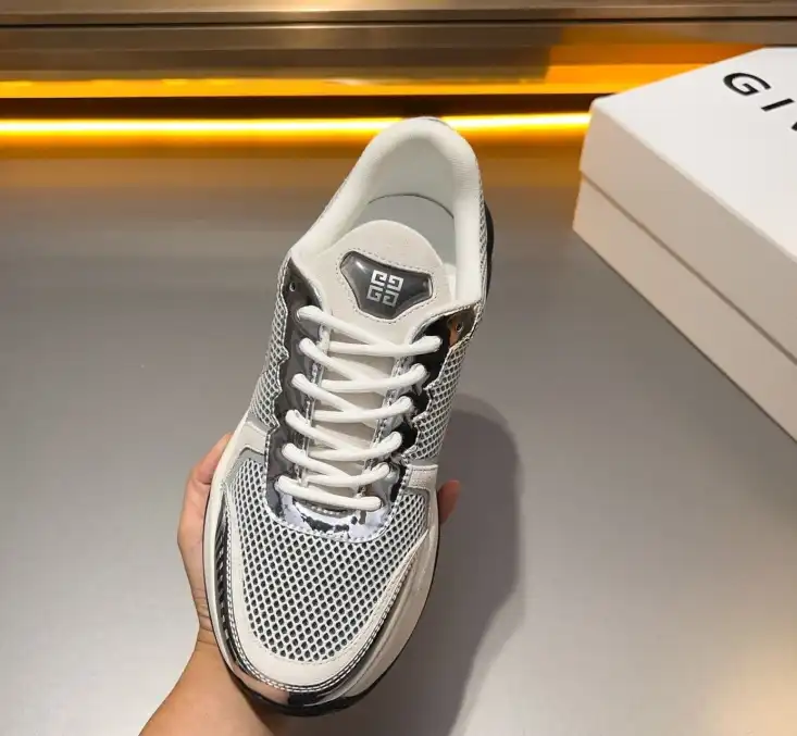 hype Givenchy Sneakers