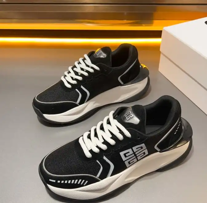 hype Givenchy Sneakers