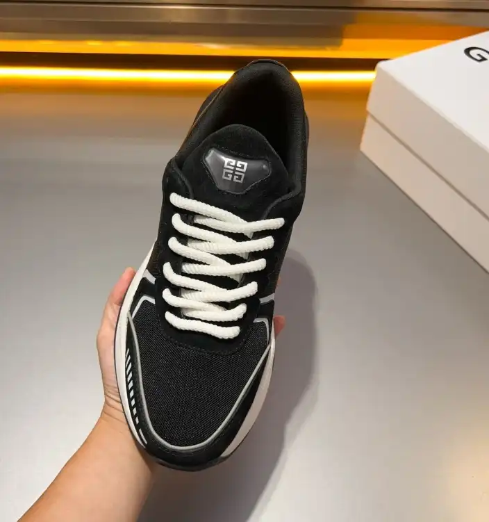 hype Givenchy Sneakers