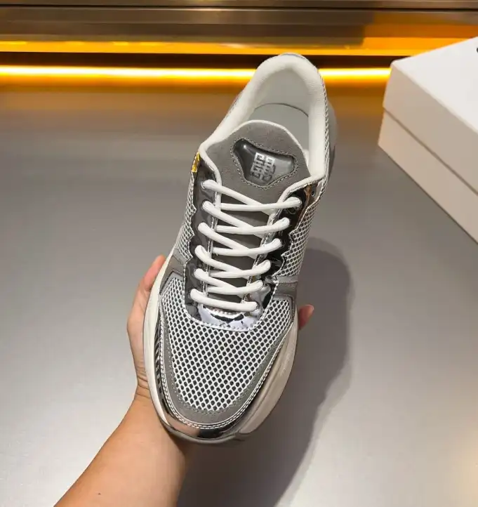 hype Givenchy Sneakers