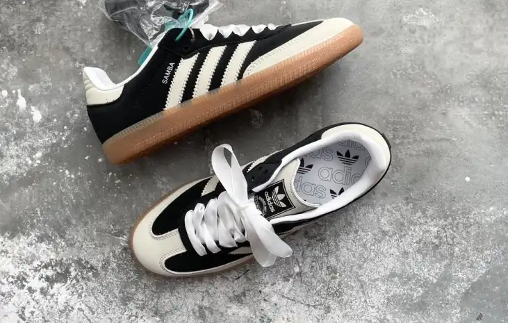 hype Adidas Sneakers