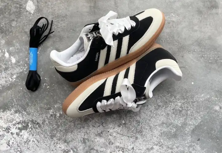 hype Adidas Sneakers