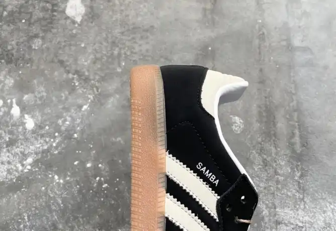 hype Adidas Sneakers