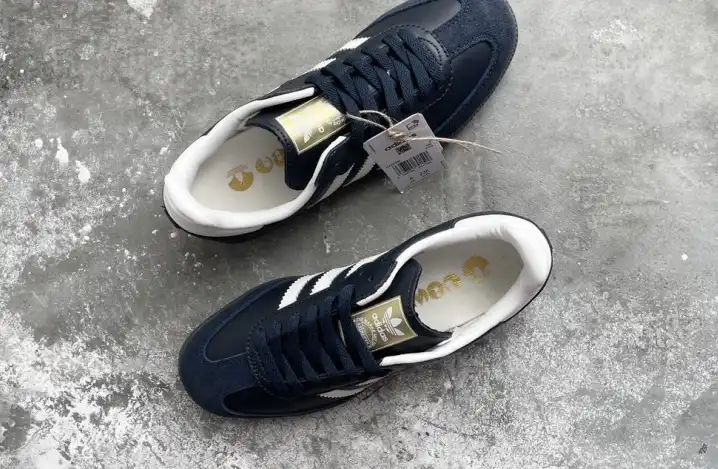 hype Adidas Sneakers