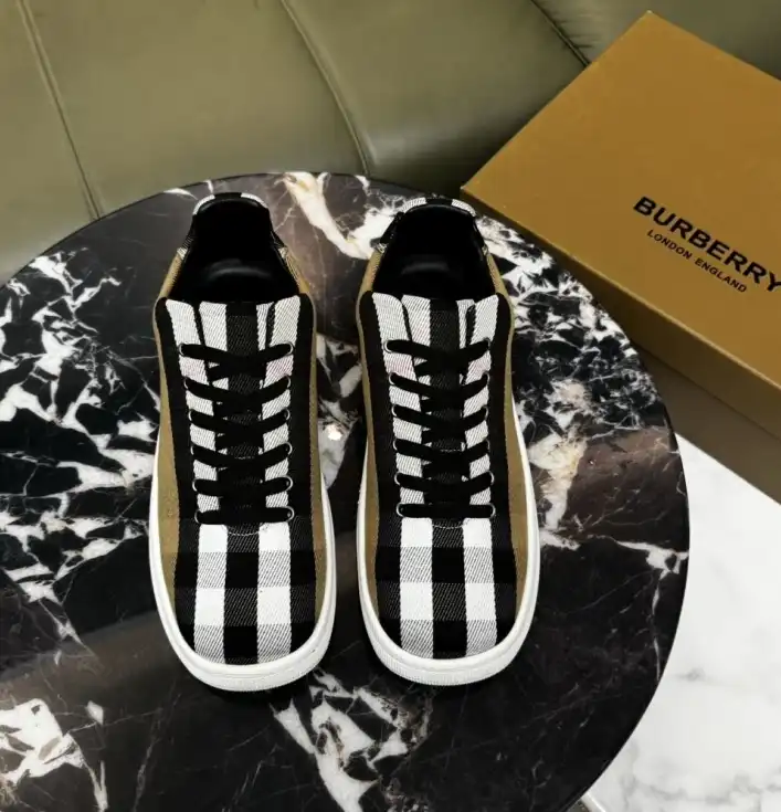 hype Burberry Sneakers