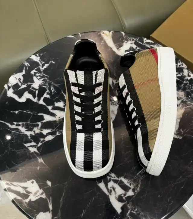 hype Burberry Sneakers