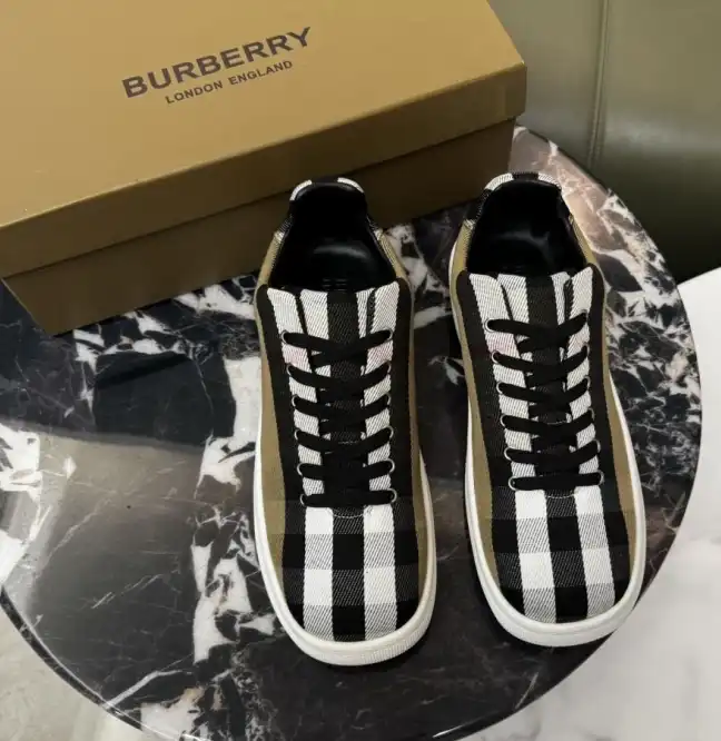 hype Burberry Sneakers