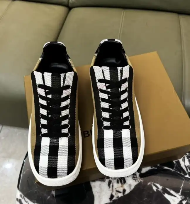 hype Burberry Sneakers