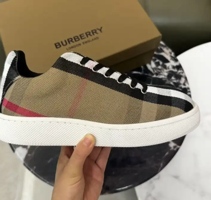 hype Burberry Sneakers