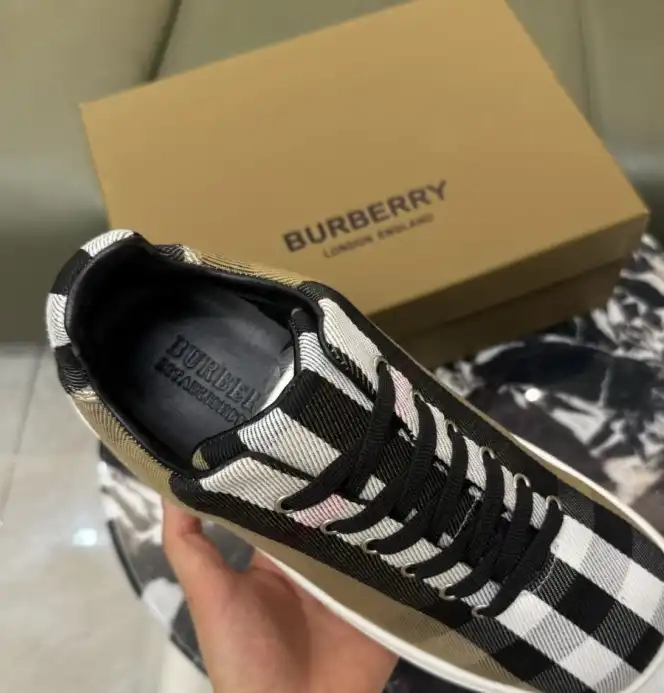 hype Burberry Sneakers