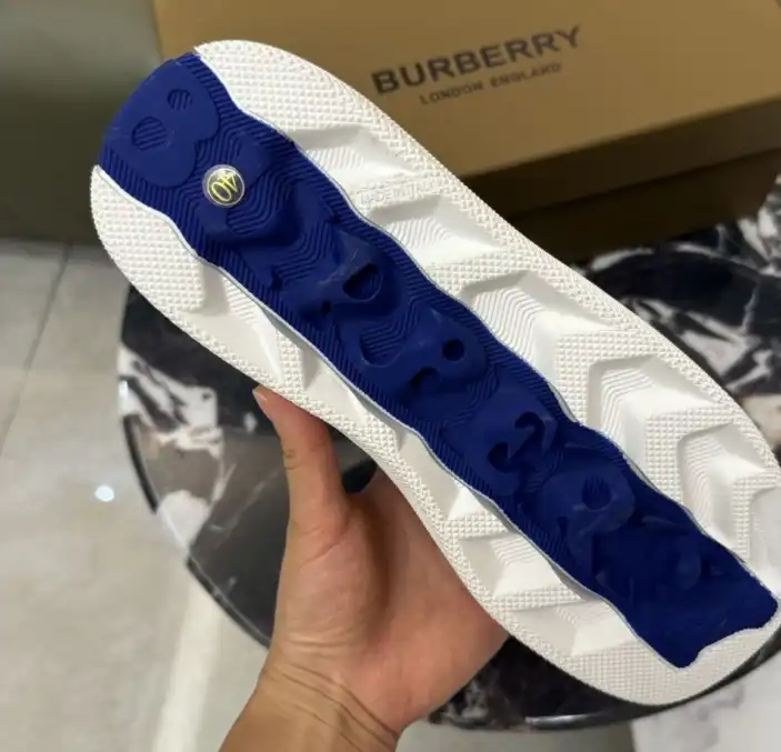 hype Burberry Sneakers