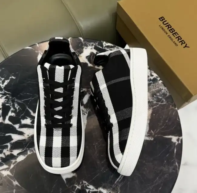 hype Burberry Sneakers